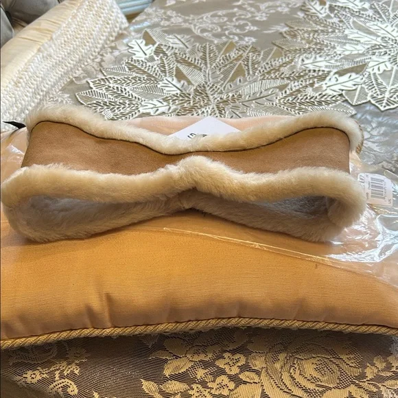 UGG Reversible Chestnut Shearing Sheepskin Headband - Picture 10 of 11